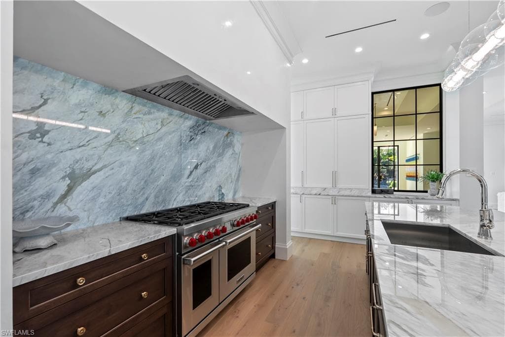 285 Central Ave, Naples, FL 34102-9