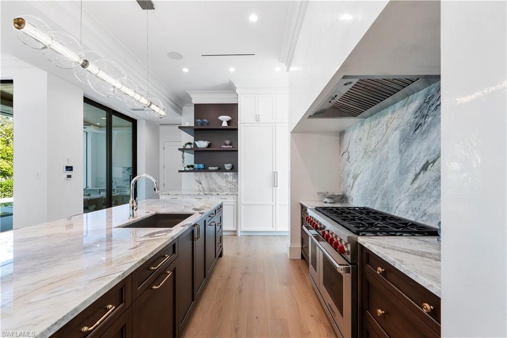 285 Central Ave, Naples, FL 34102-10