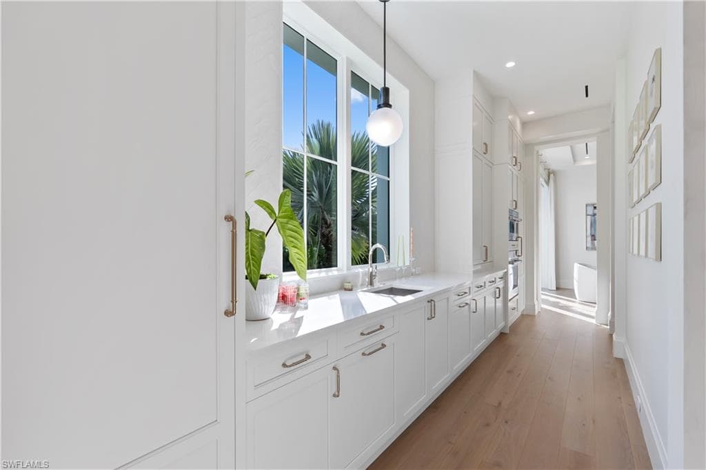 285 Central Ave, Naples, FL 34102-13