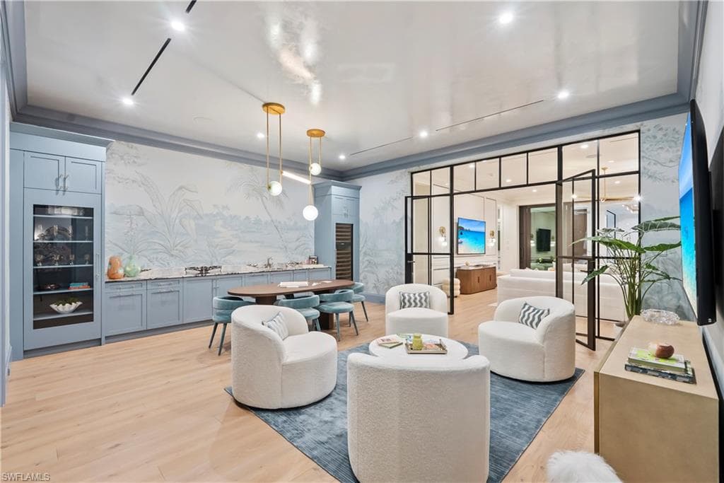 285 Central Ave, Naples, FL 34102-14