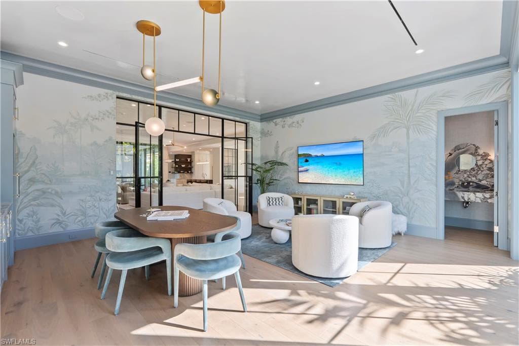 285 Central Ave, Naples, FL 34102-15