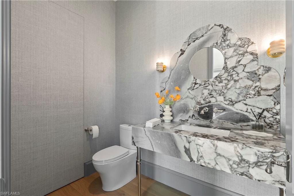 285 Central Ave, Naples, FL 34102-16