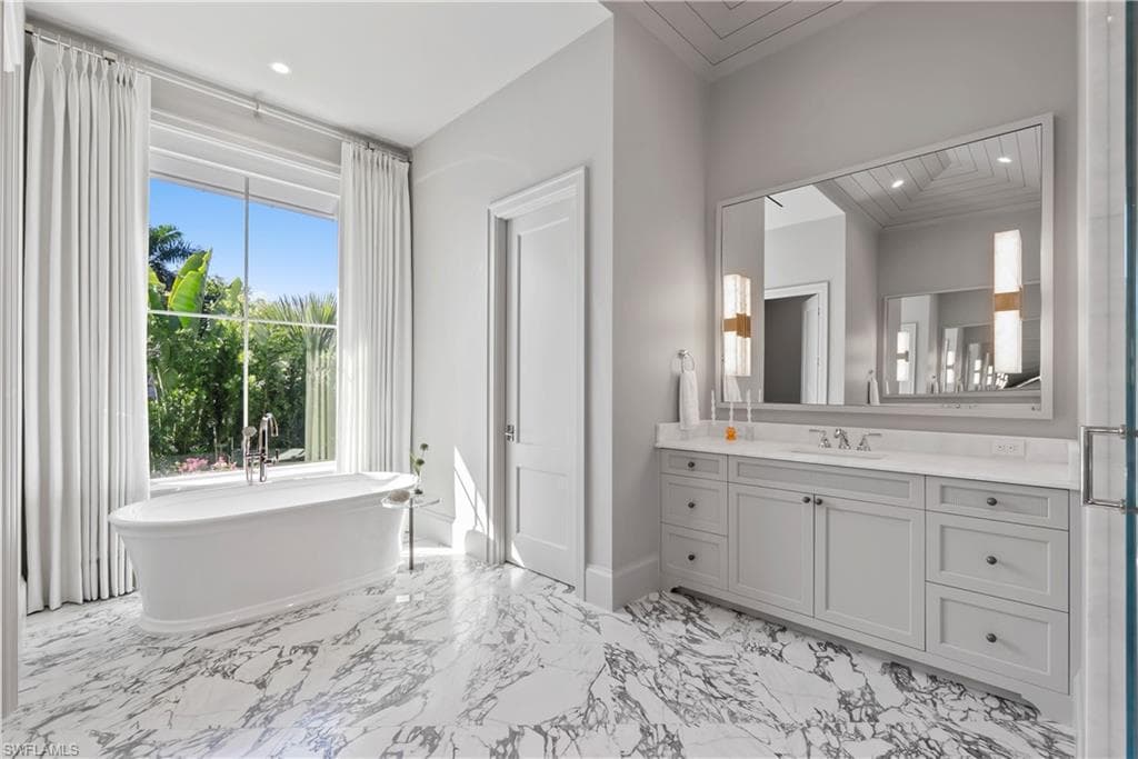 285 Central Ave, Naples, FL 34102-18