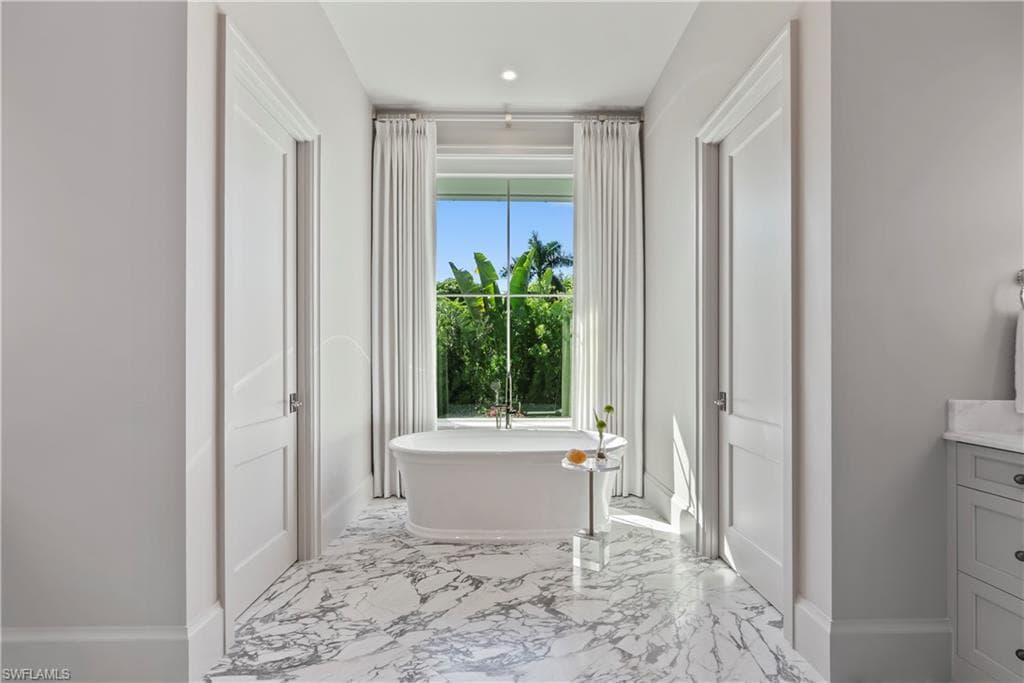 285 Central Ave, Naples, FL 34102-20