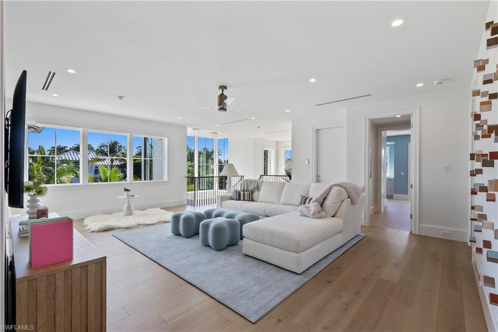 285 Central Ave, Naples, FL 34102-21