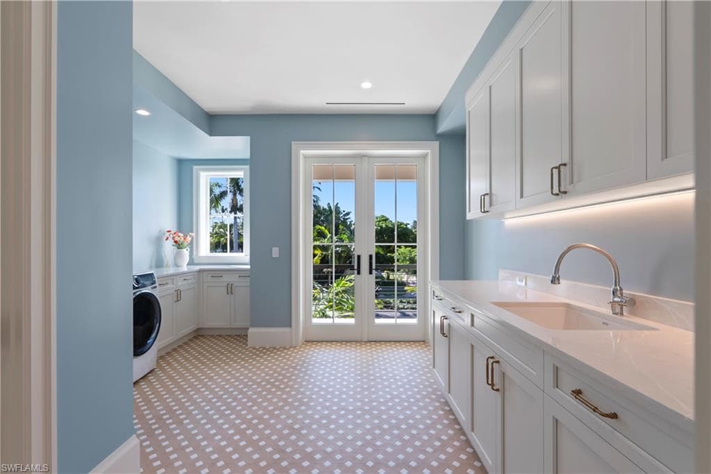 285 Central Ave, Naples, FL 34102-22