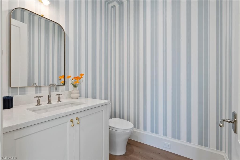 285 Central Ave, Naples, FL 34102-23