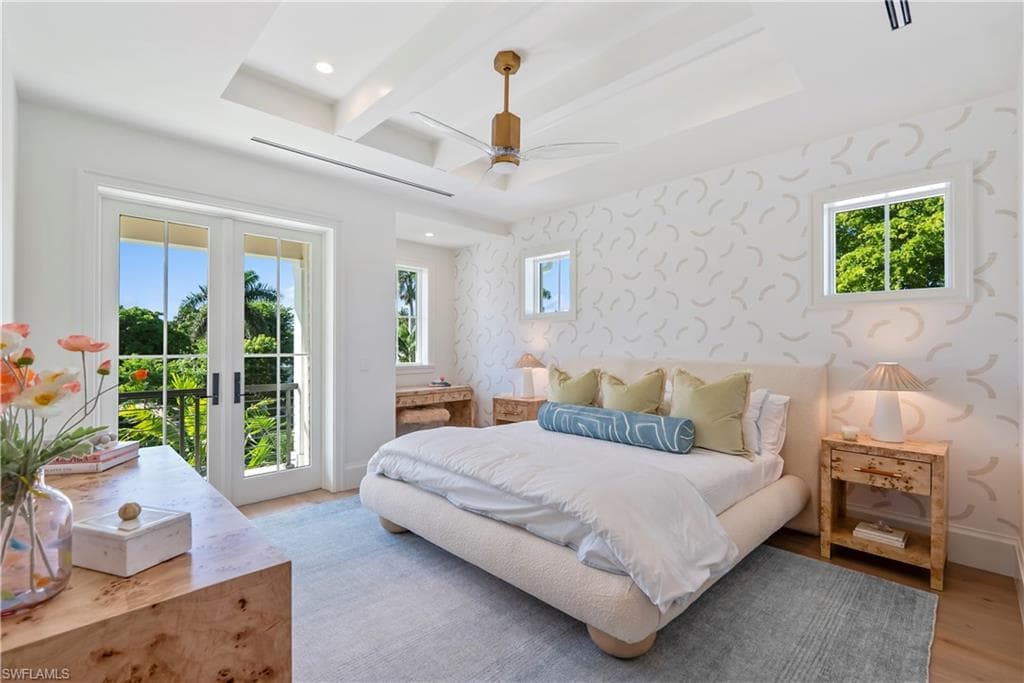 285 Central Ave, Naples, FL 34102-26