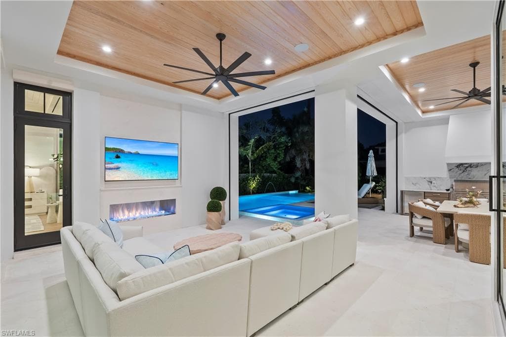 285 Central Ave, Naples, FL 34102-34