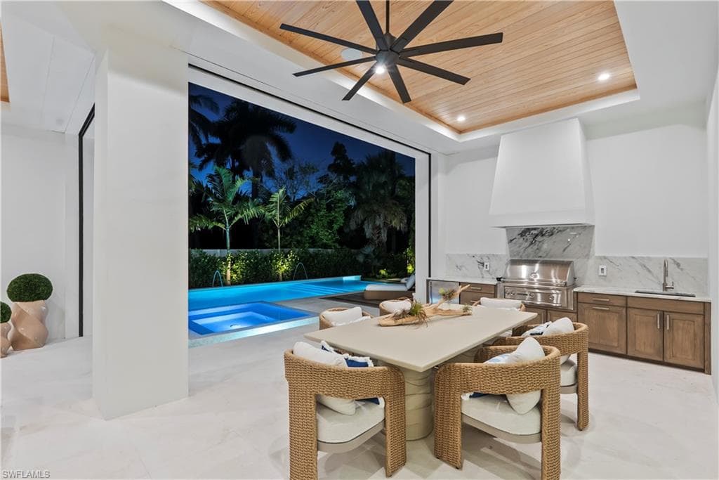 285 Central Ave, Naples, FL 34102-35