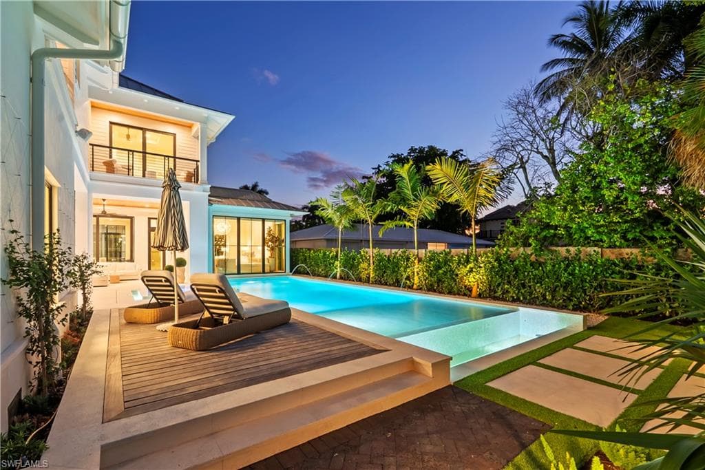 285 Central Ave, Naples, FL 34102-36