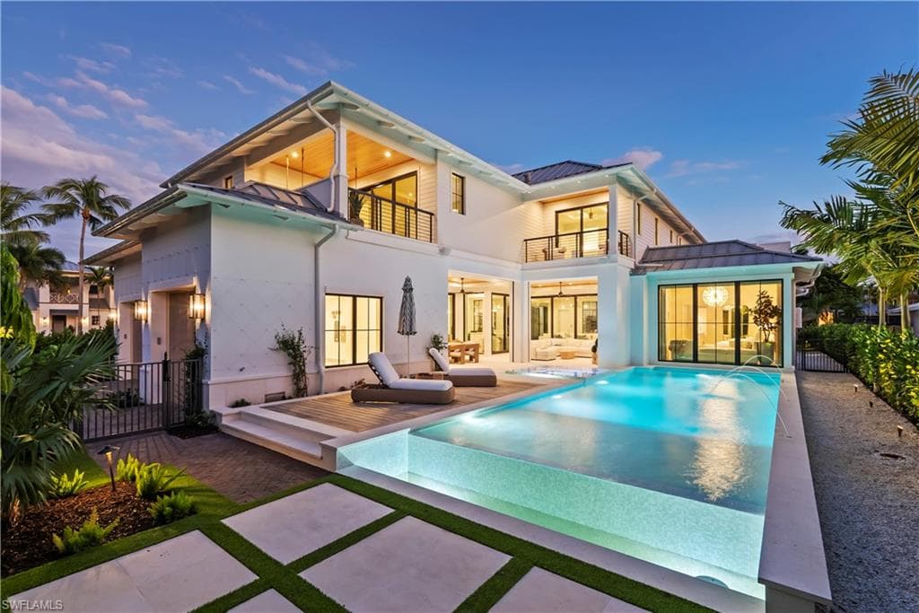 285 Central Ave, Naples, FL 34102-37