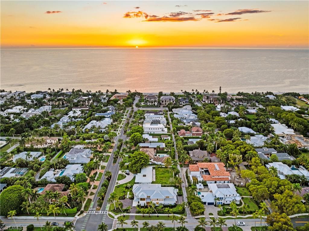 285 Central Ave, Naples, FL 34102-39