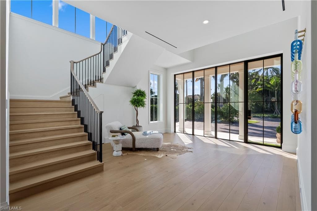 285 Central Ave, Naples, FL 34102-3