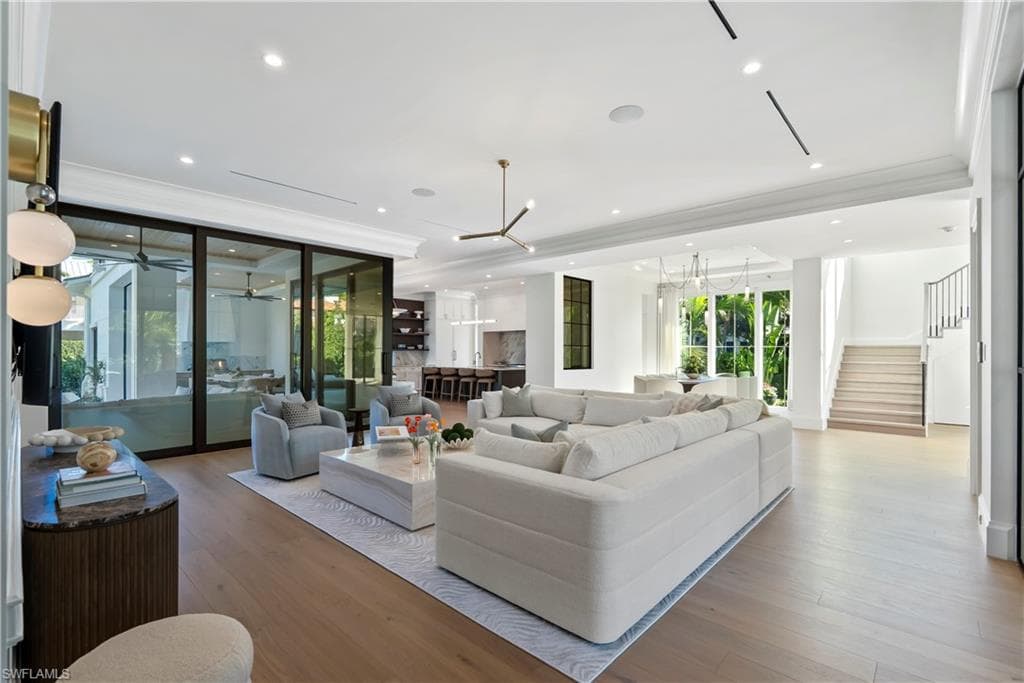 285 Central Ave, Naples, FL 34102-5