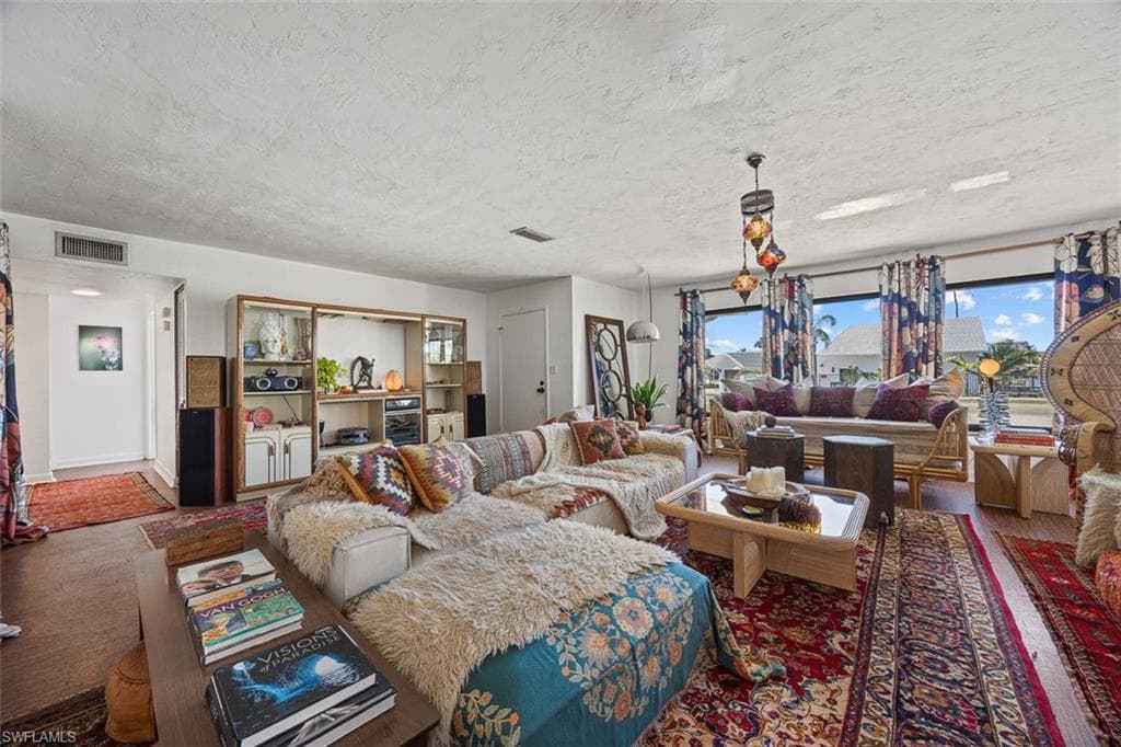 10602 Vanderbilt Dr, Naples, FL 34108-12