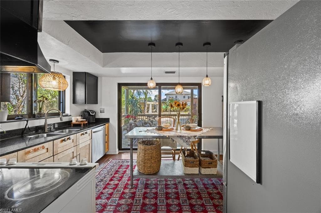 10602 Vanderbilt Dr, Naples, FL 34108-14