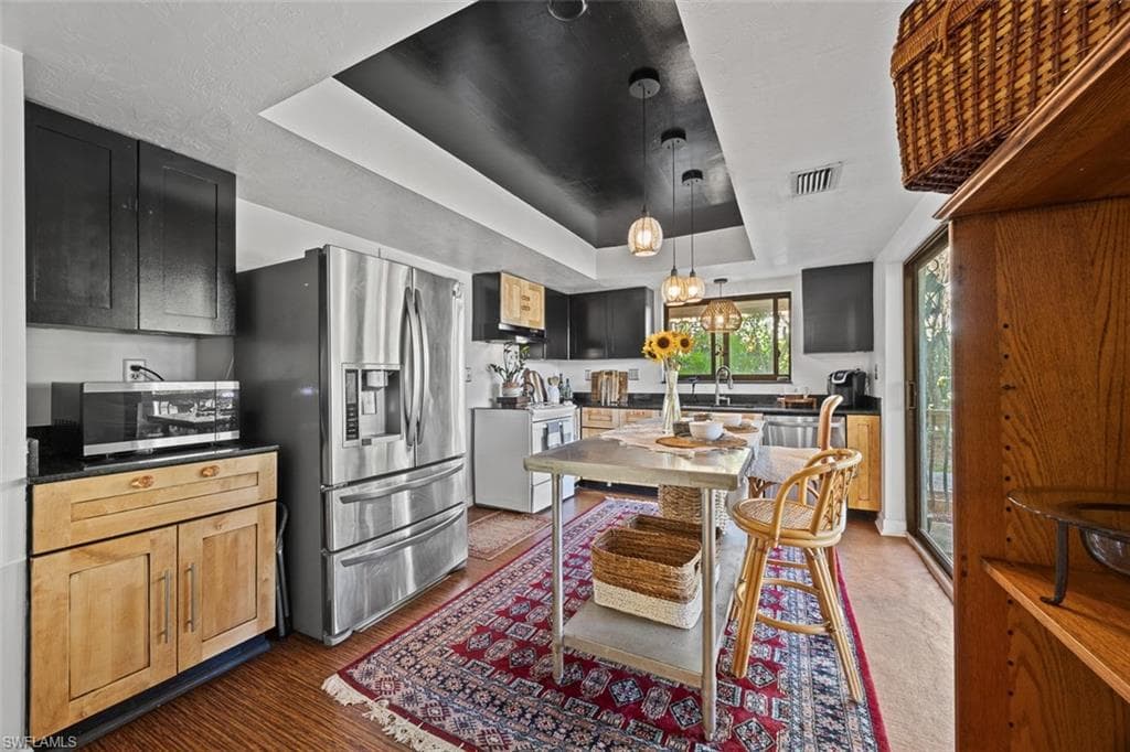 10602 Vanderbilt Dr, Naples, FL 34108-15