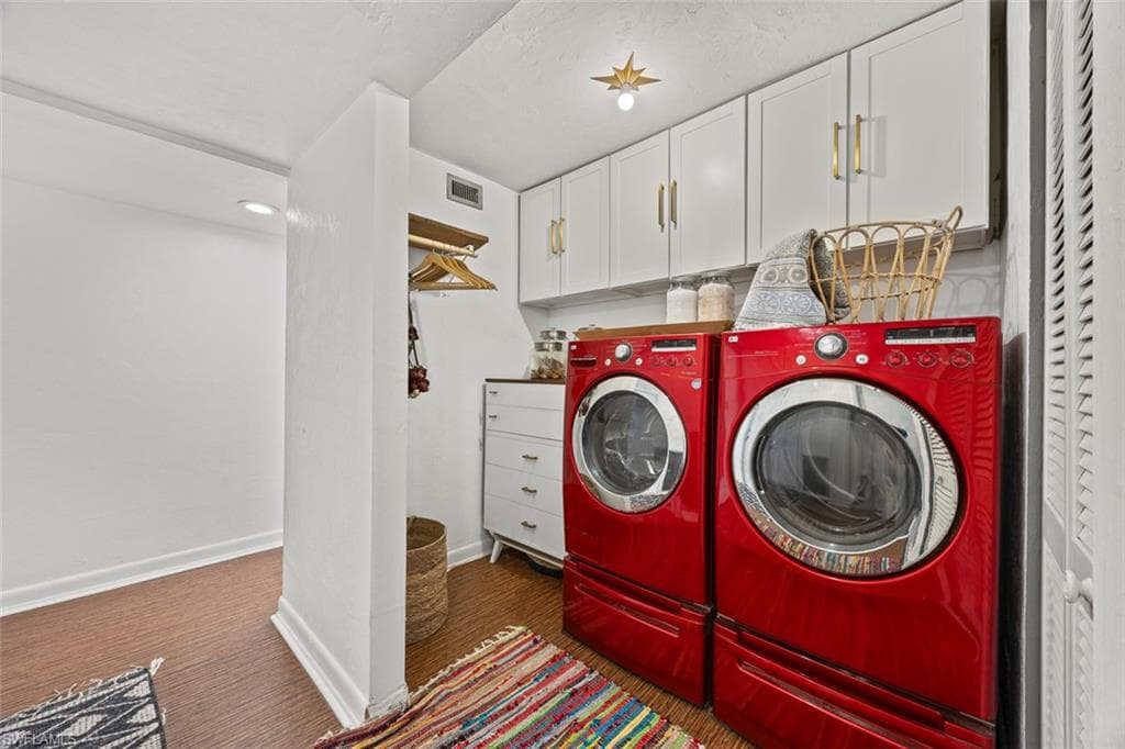 10602 Vanderbilt Dr, Naples, FL 34108-17