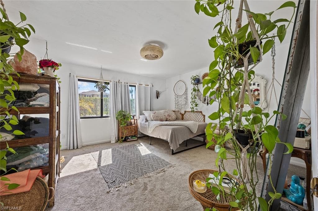 10602 Vanderbilt Dr, Naples, FL 34108-18