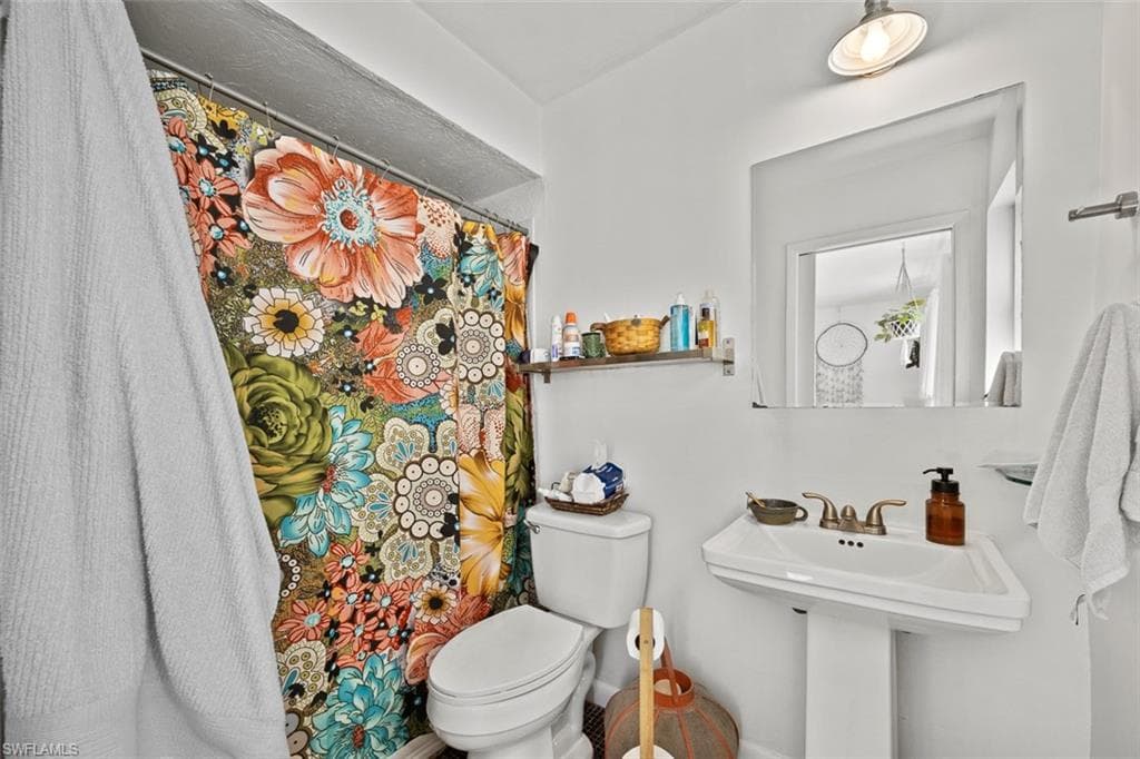 10602 Vanderbilt Dr, Naples, FL 34108-20