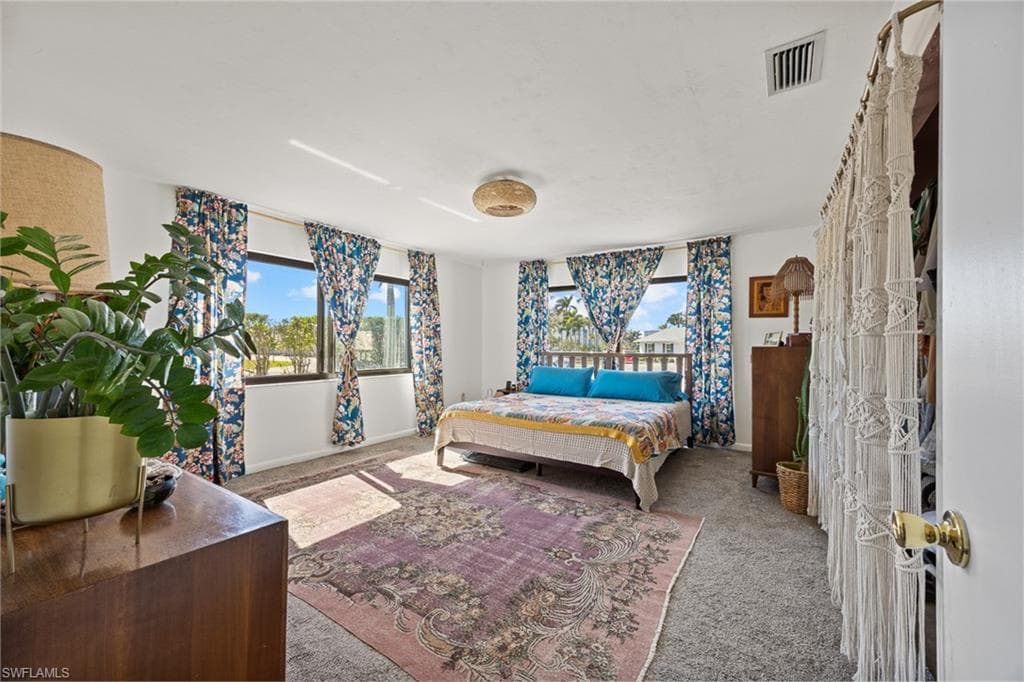 10602 Vanderbilt Dr, Naples, FL 34108-21