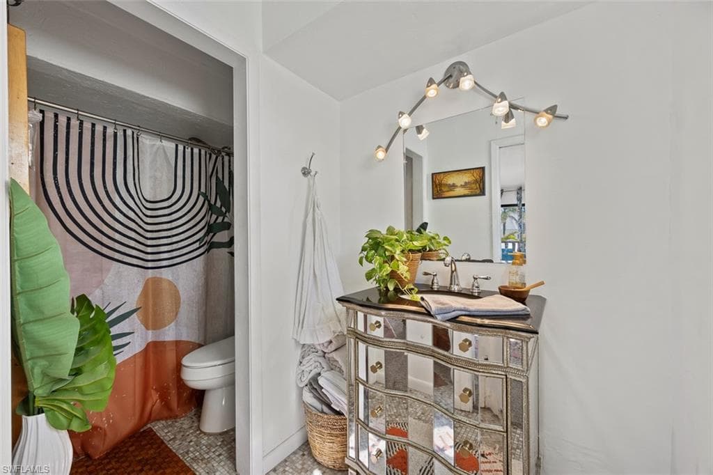 10602 Vanderbilt Dr, Naples, FL 34108-23