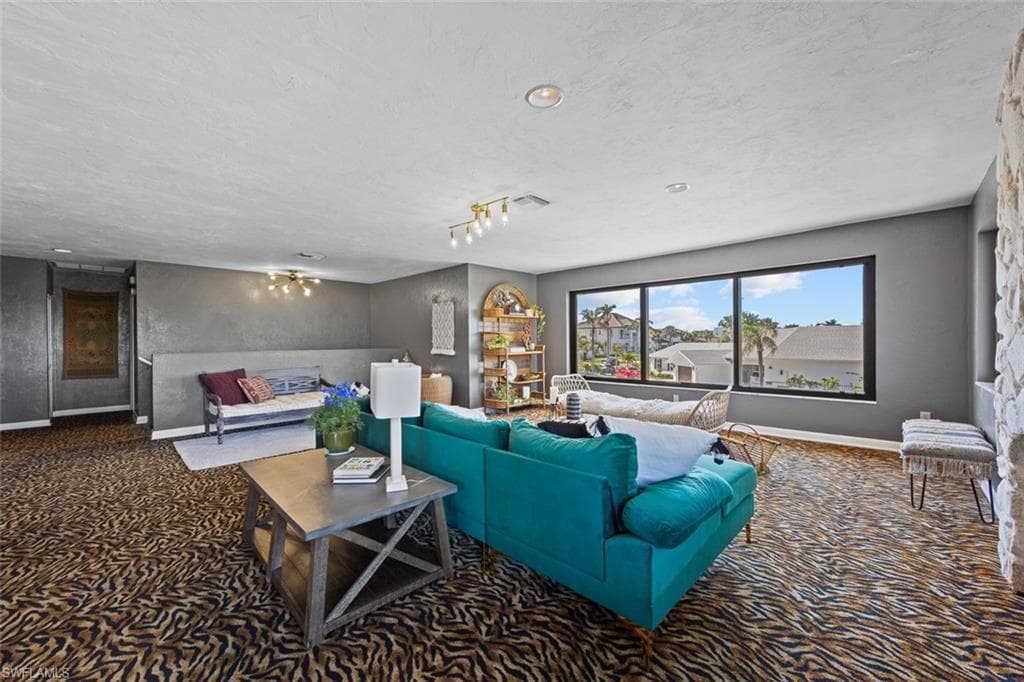 10602 Vanderbilt Dr, Naples, FL 34108-26