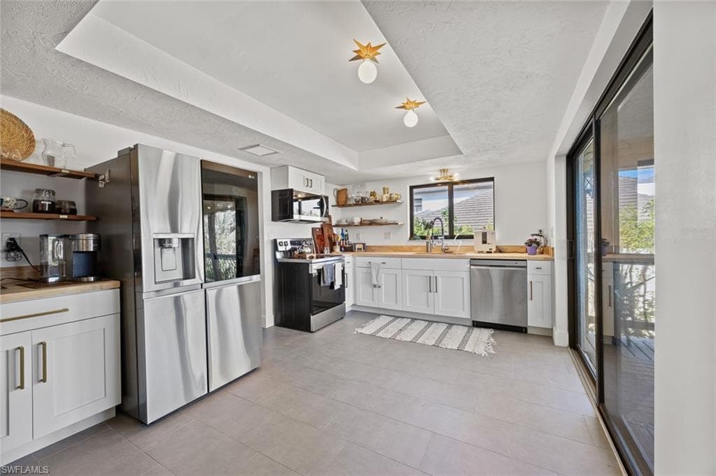 10602 Vanderbilt Dr, Naples, FL 34108-29