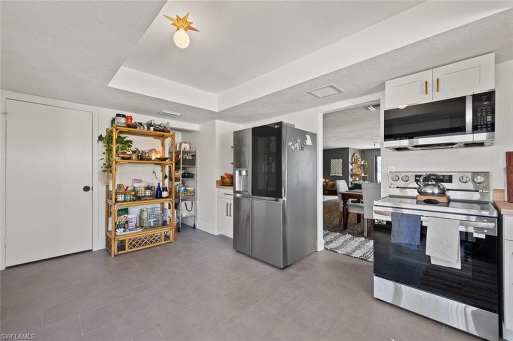 10602 Vanderbilt Dr, Naples, FL 34108-30