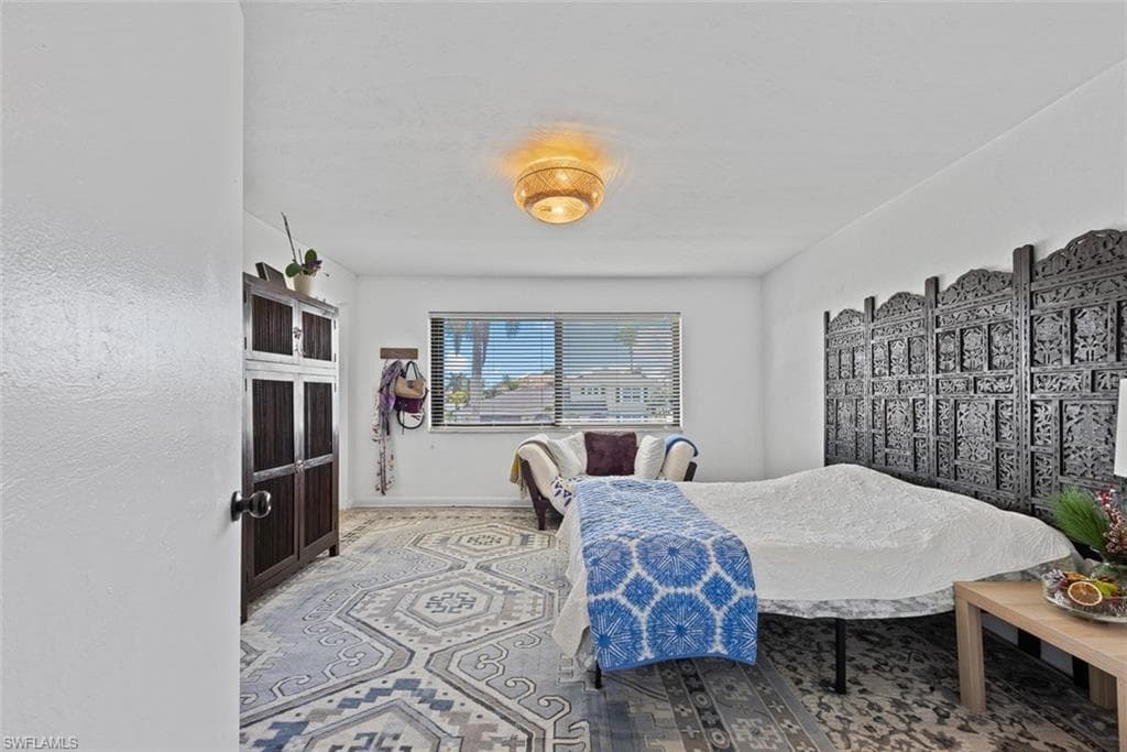 10602 Vanderbilt Dr, Naples, FL 34108-32