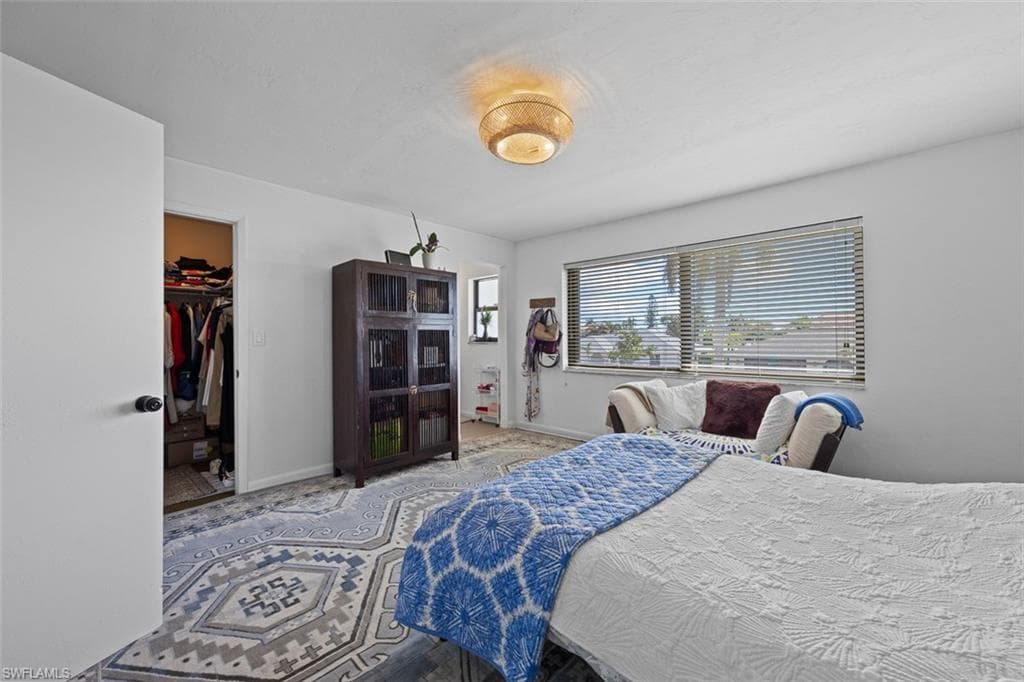 10602 Vanderbilt Dr, Naples, FL 34108-33