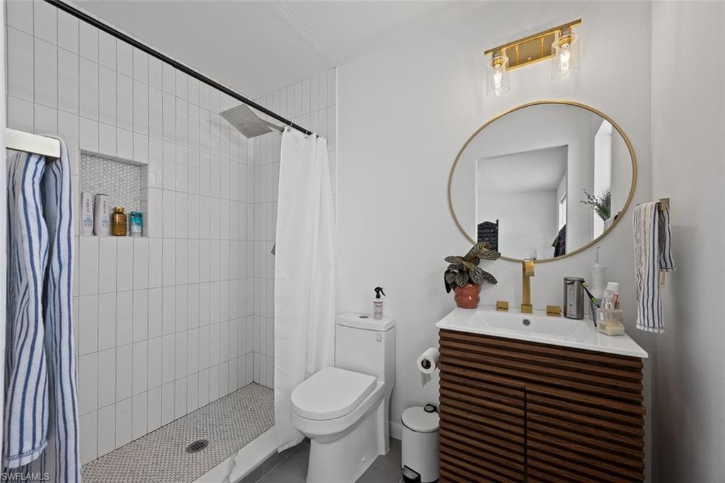 10602 Vanderbilt Dr, Naples, FL 34108-34