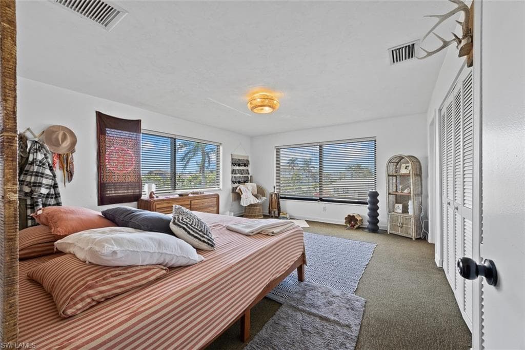 10602 Vanderbilt Dr, Naples, FL 34108-35