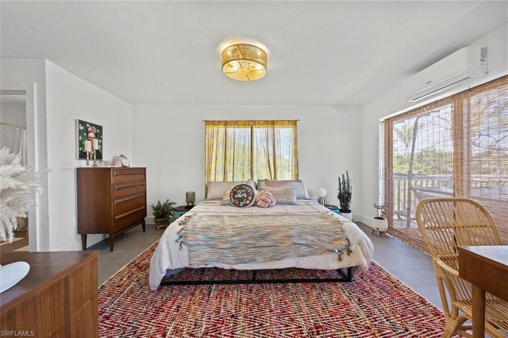 10602 Vanderbilt Dr, Naples, FL 34108-42