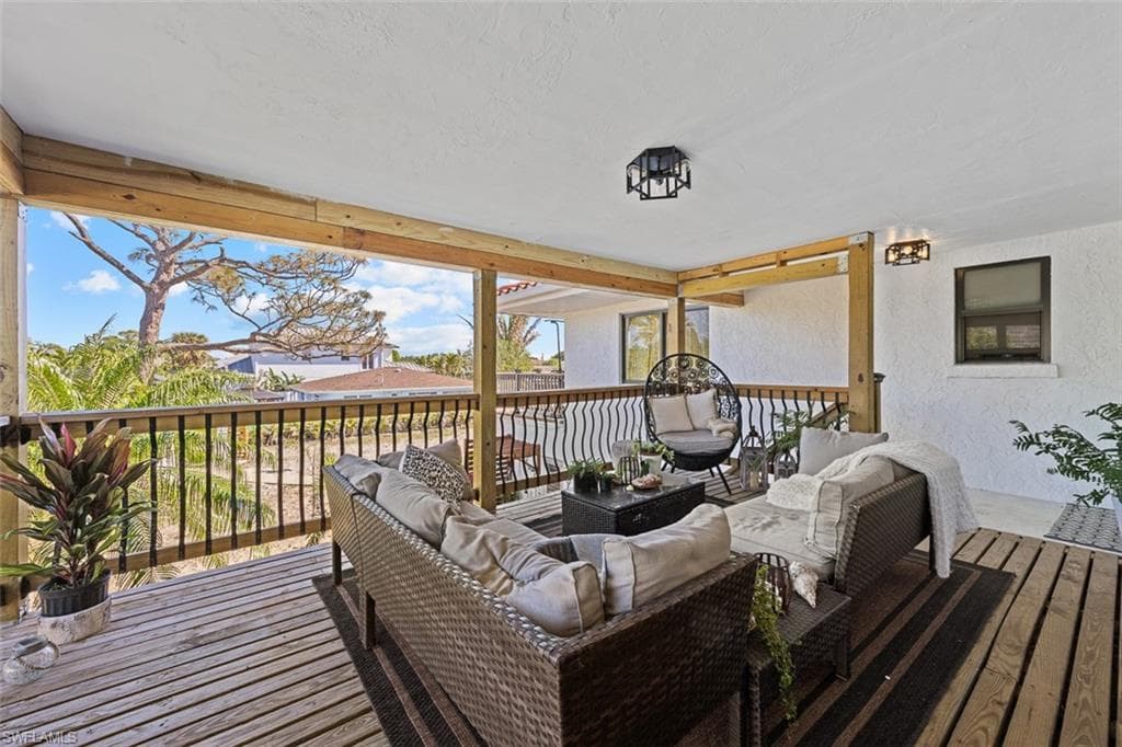 10602 Vanderbilt Dr, Naples, FL 34108-45