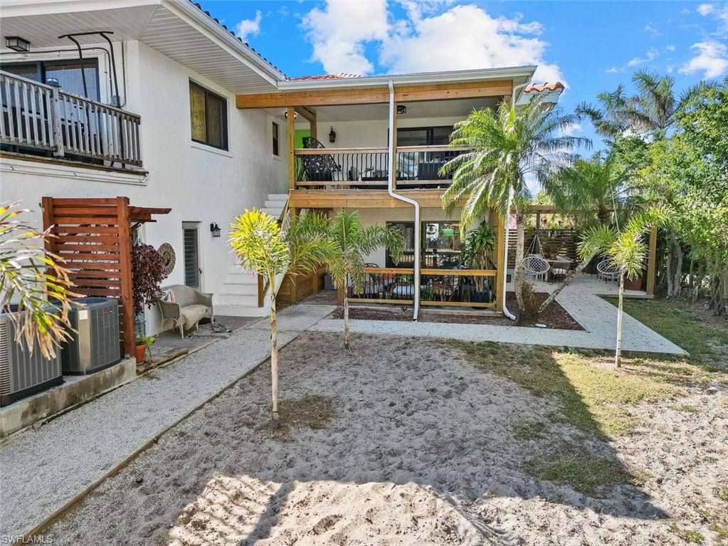 10602 Vanderbilt Dr, Naples, FL 34108-46