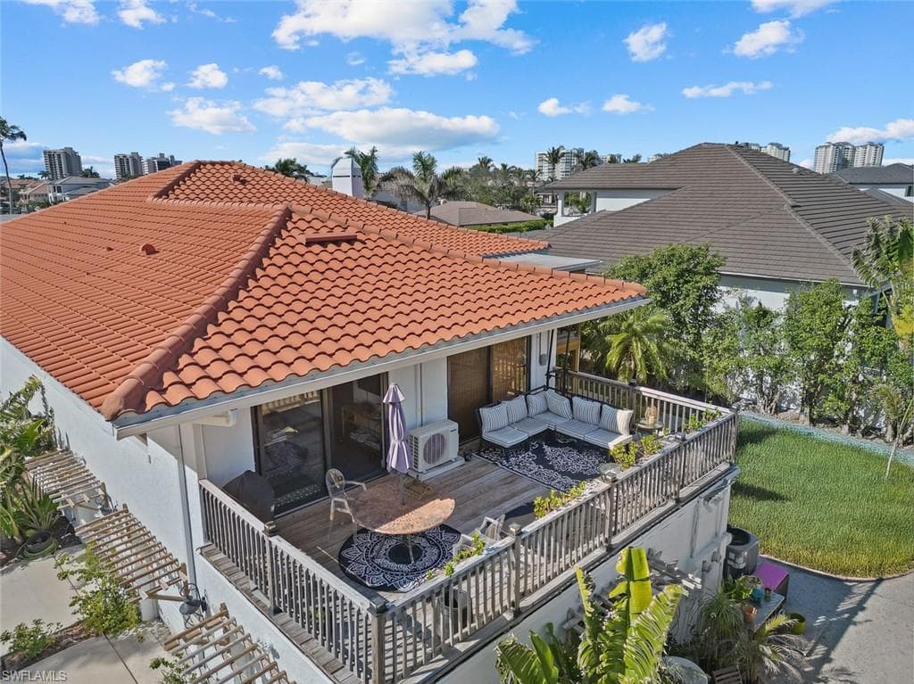 10602 Vanderbilt Dr, Naples, FL 34108-47