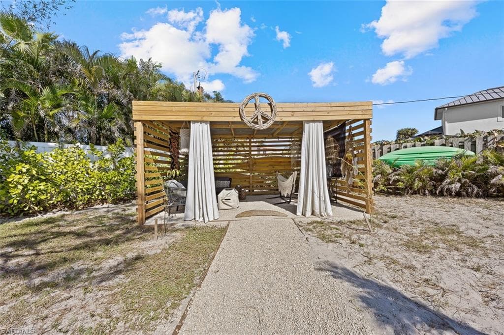 10602 Vanderbilt Dr, Naples, FL 34108-49