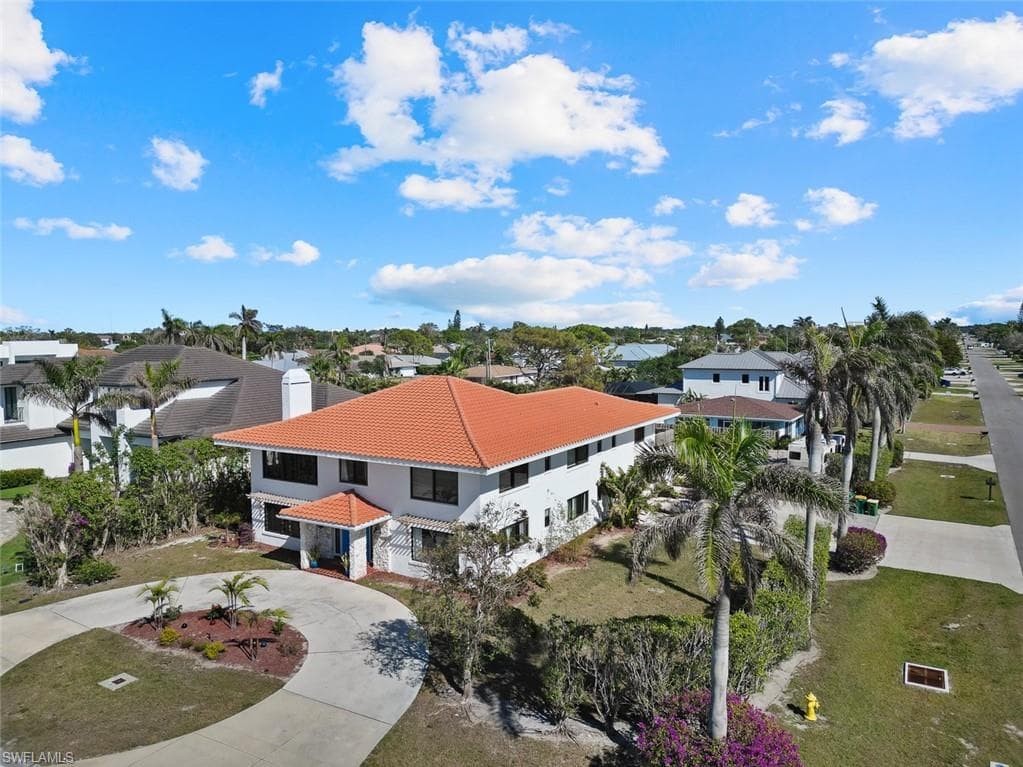 10602 Vanderbilt Dr, Naples, FL 34108-5