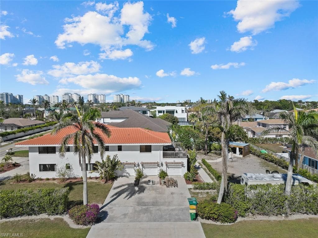 10602 Vanderbilt Dr, Naples, FL 34108-6