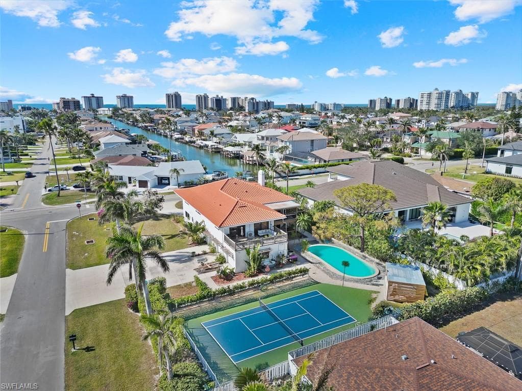 10602 Vanderbilt Dr, Naples, FL 34108-7