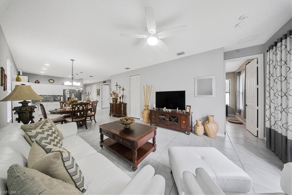 8805 Madrid Cir, Naples, FL 34104-11