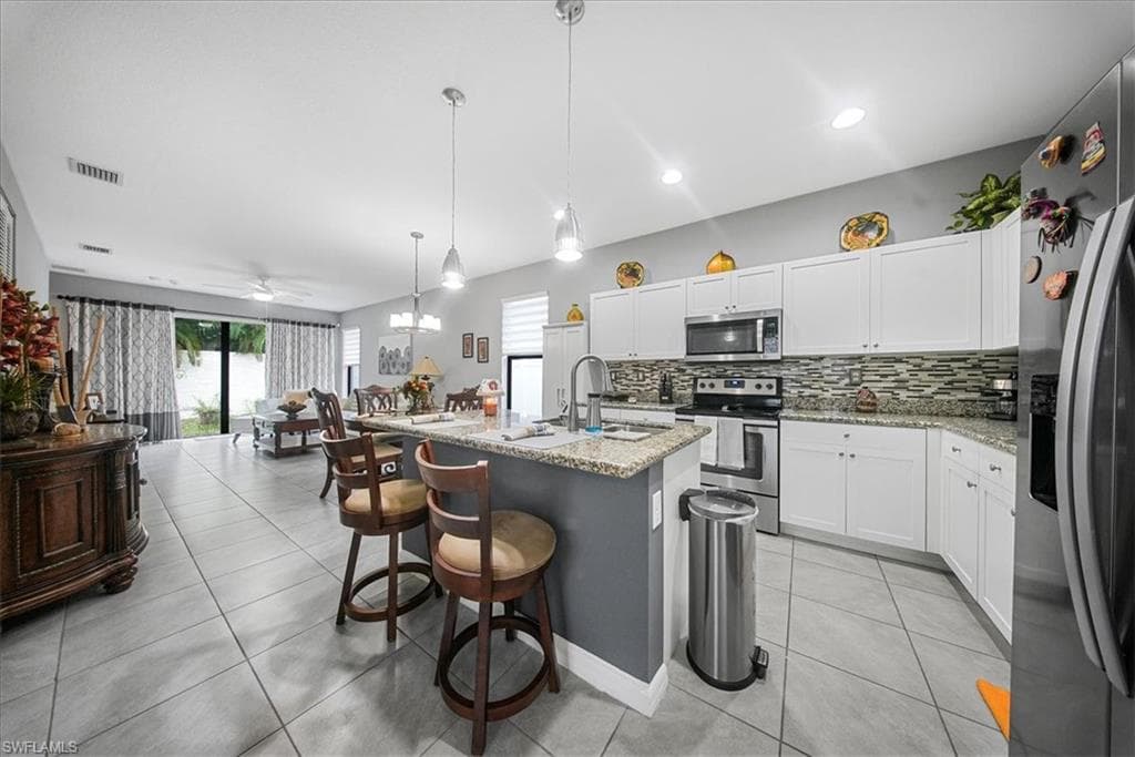 8805 Madrid Cir, Naples, FL 34104-12