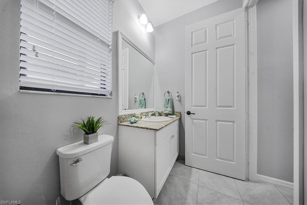 8805 Madrid Cir, Naples, FL 34104-16