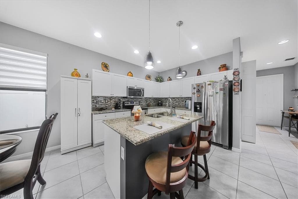 8805 Madrid Cir, Naples, FL 34104-19