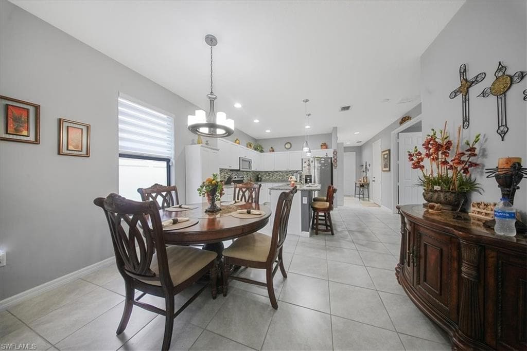 8805 Madrid Cir, Naples, FL 34104-20