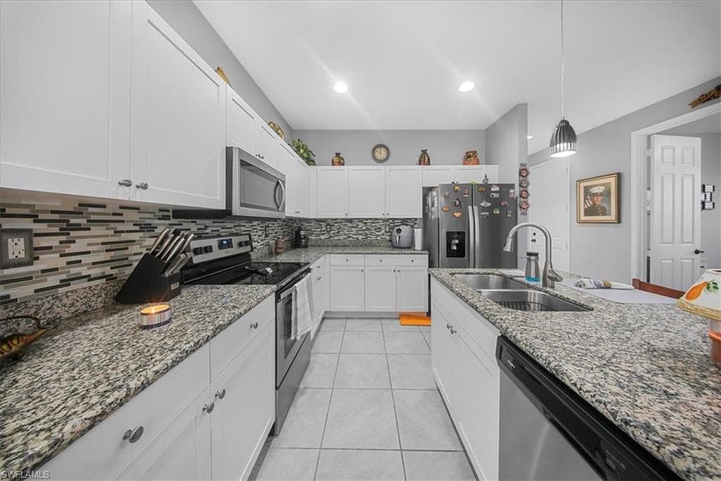 8805 Madrid Cir, Naples, FL 34104-26