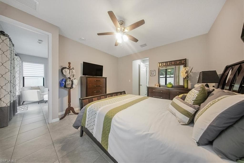8805 Madrid Cir, Naples, FL 34104-28