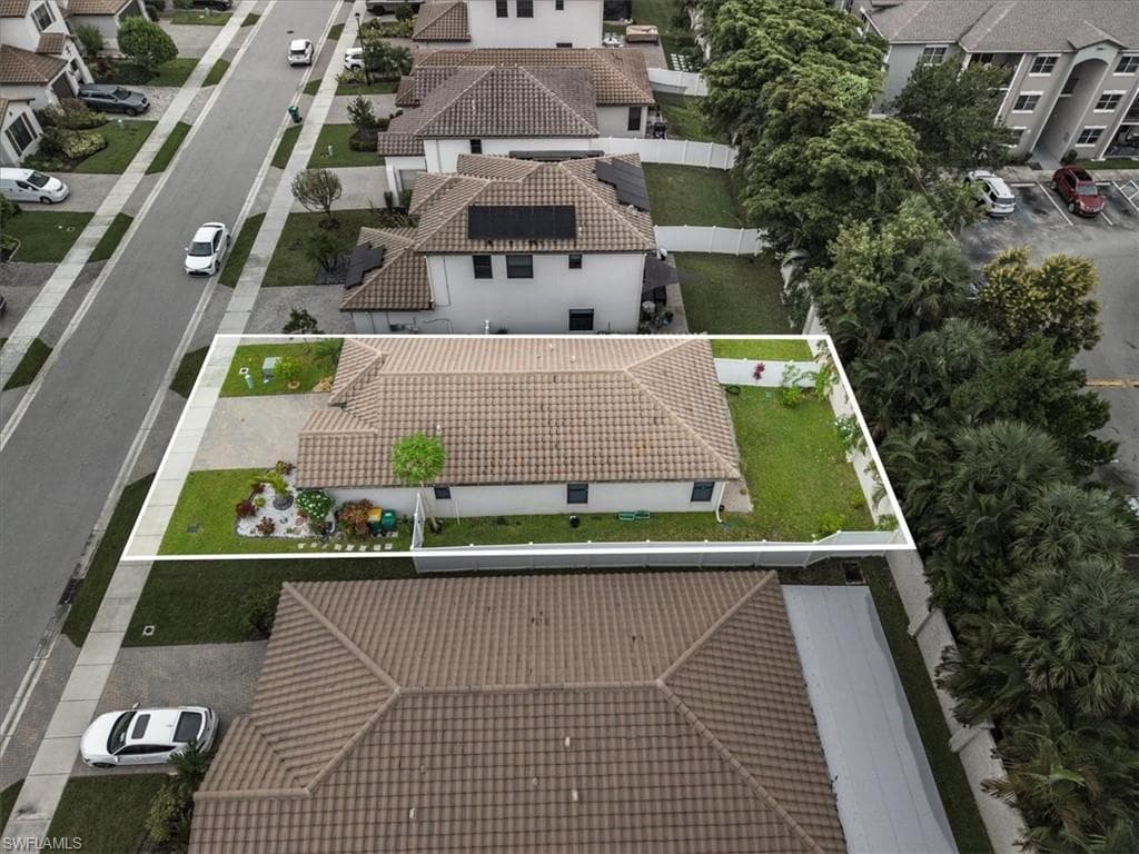 8805 Madrid Cir, Naples, FL 34104-34